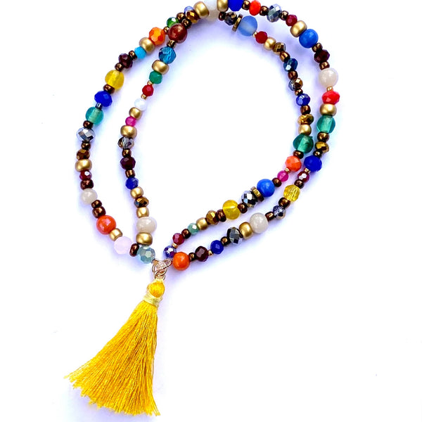 Bracelet élastique double perles multicolore et pompon jaune