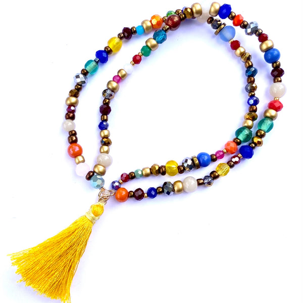 Bracelet élastique double perles multicolore et pompon jaune