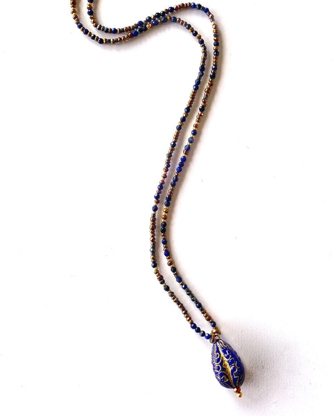 Collier perle vintage bleu royal