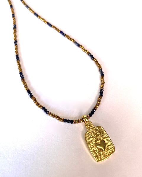 Collier perles de verre doré, lapis lazuli pendentif coeur Ex voto doré à l'or fin