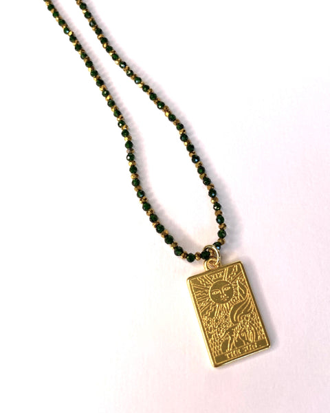 Collier Agates verte et pendentif carte de tarot LE SOLEIL doré à l'or fin