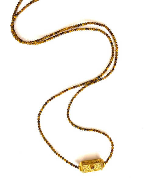 Collier de perles jaspe amulette dorée à l'or fin pierre cornaline