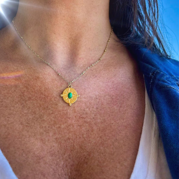 Collier pendentif ovale couleur malachite