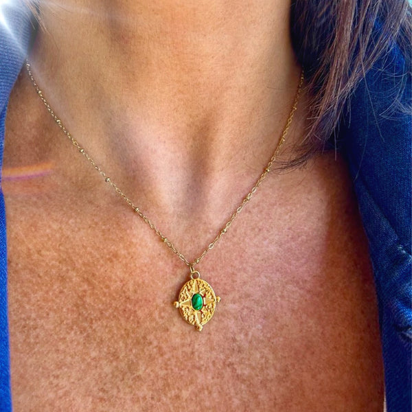 Collier pendentif ovale couleur malachite
