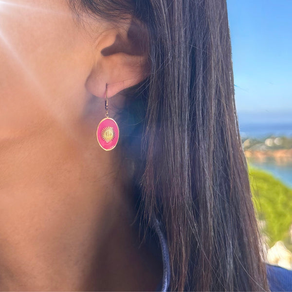 Boucles d'oreilles ovale motif soleil - résine époxy  Fuchsia