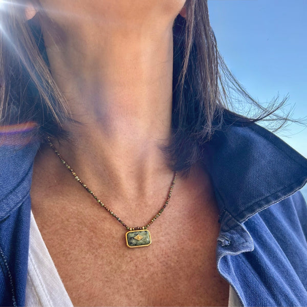 Collier court Pendentif rectangle bombée turquoise africaine