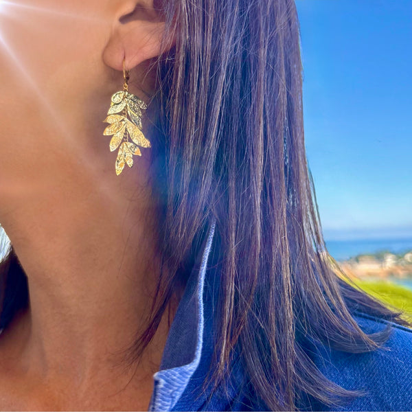 Boucles d'oreilles feuilles martelées avec chaîne