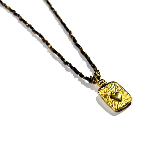 Collier miyuki noir perles de verre doré pendentif ex voto