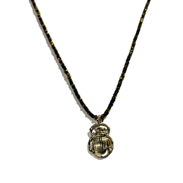 Collier perles miyuki noir perles de verre doré et scarabée