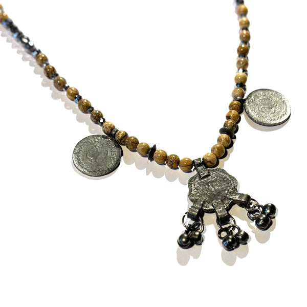 Collier Jaspe perles de verre argent et pièces ethnique argenté