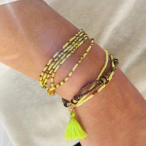 Bracelet pompon jaune fluo