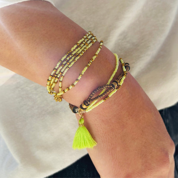 Bracelet pompon jaune fluo