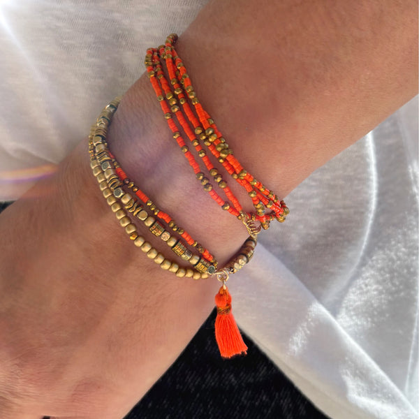 Bracelet pompon orange fluo
