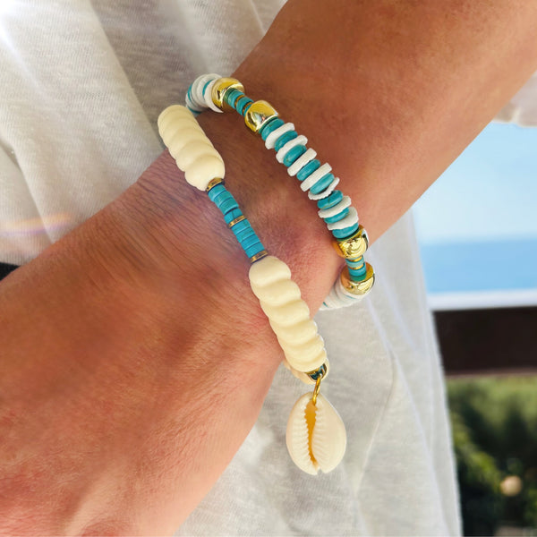 Bracelet écru , turquoise et Cauri