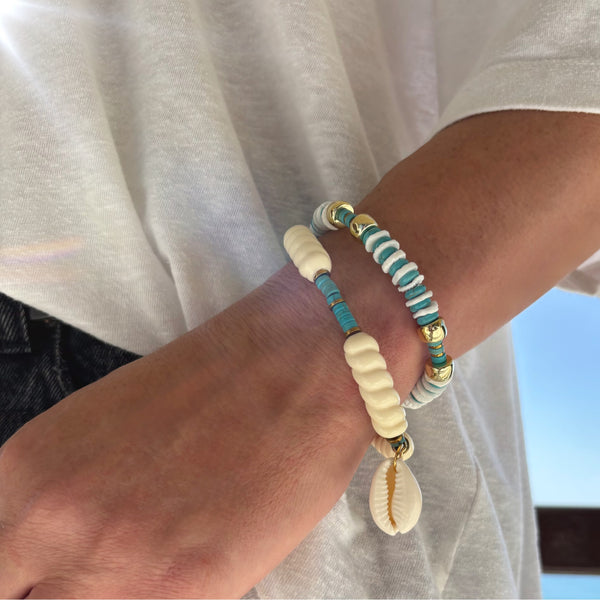 Bracelet écru , turquoise et Cauri