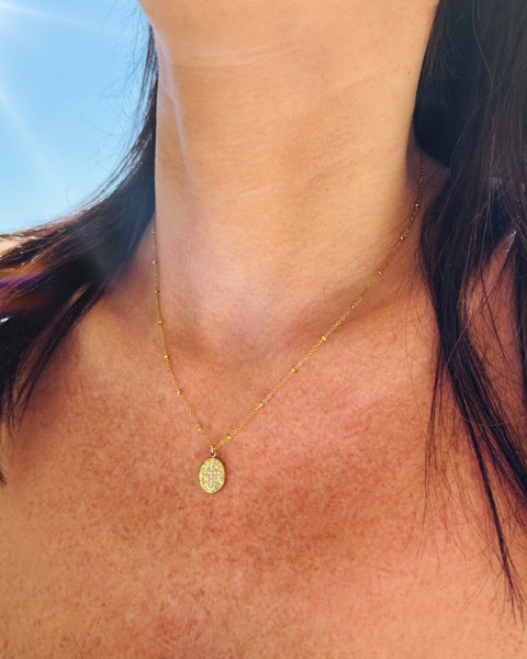 Collier fin médaille croix strass