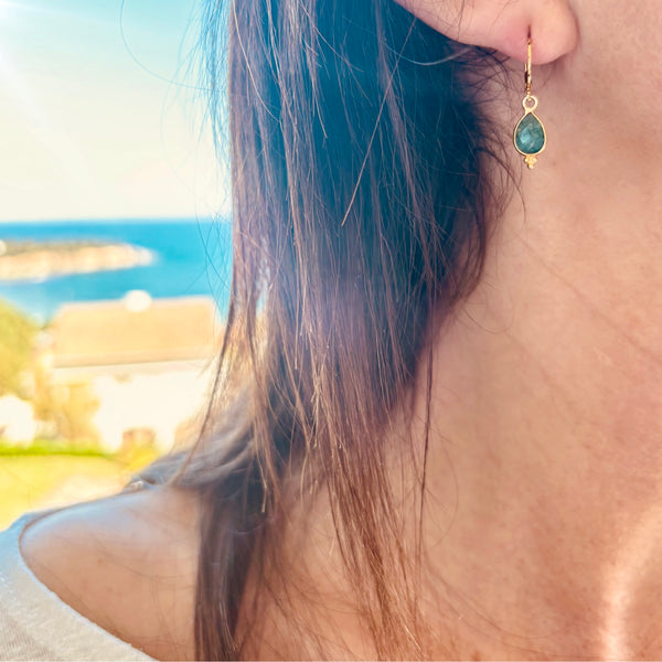 Boucles d'oreilles gouttes Émeraudes serties
